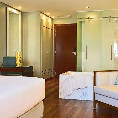 De - Small Luxury Of The World 5* Lisbona