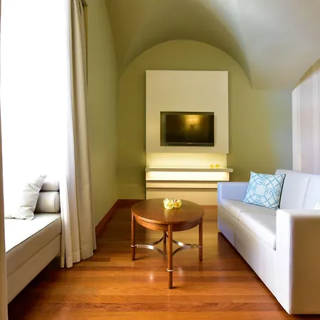 De - Small Luxury Of The World Lisbona