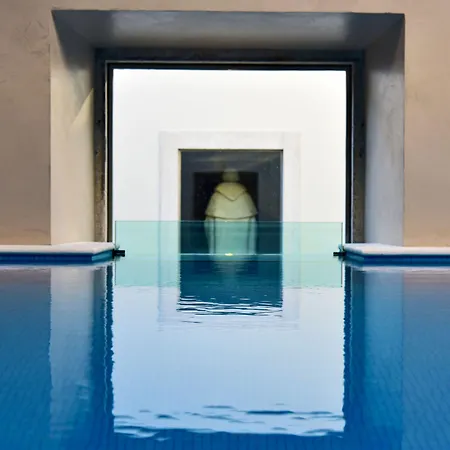 De - Small Luxury Of The World