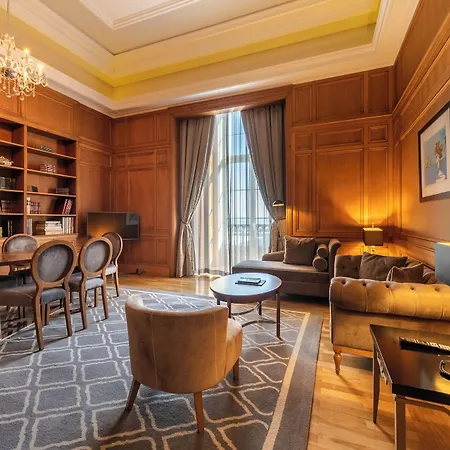 De - Small Luxury Of The World